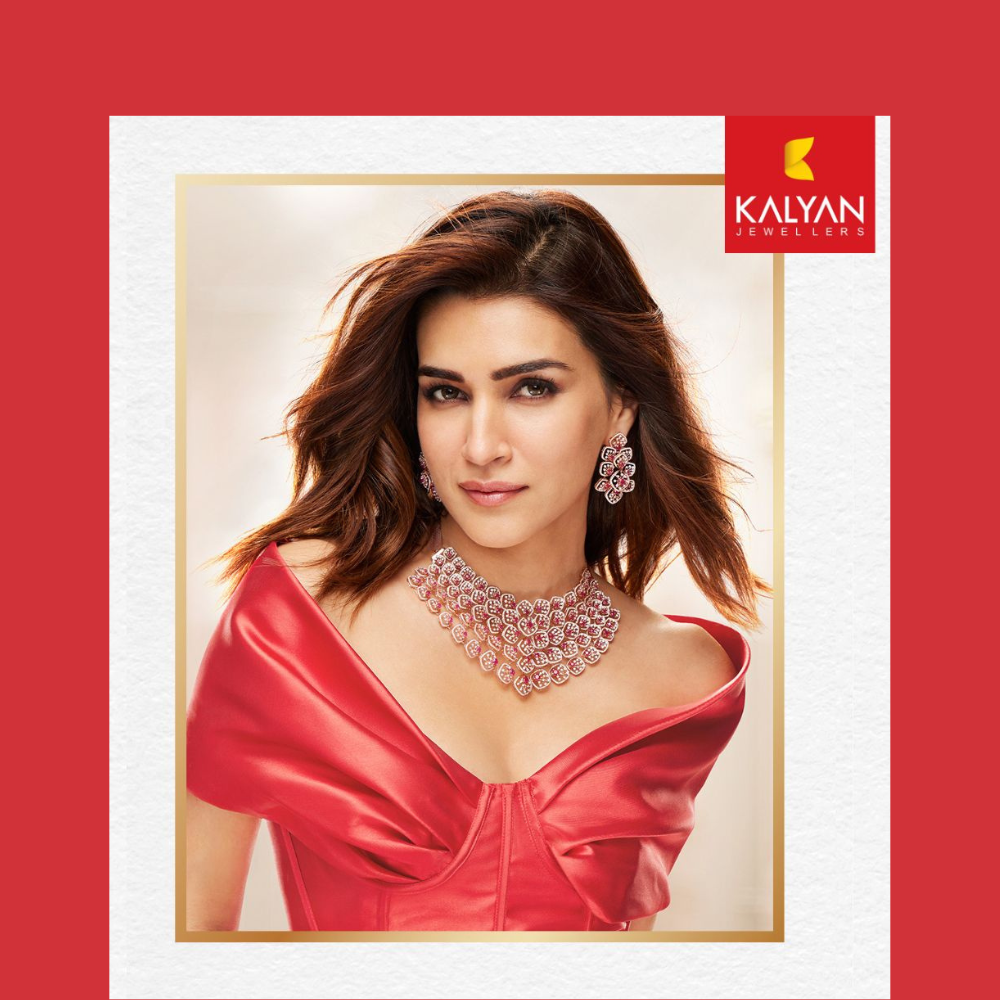Kalyan Jewellers Latest Beautiful Necklace along with matching earrings